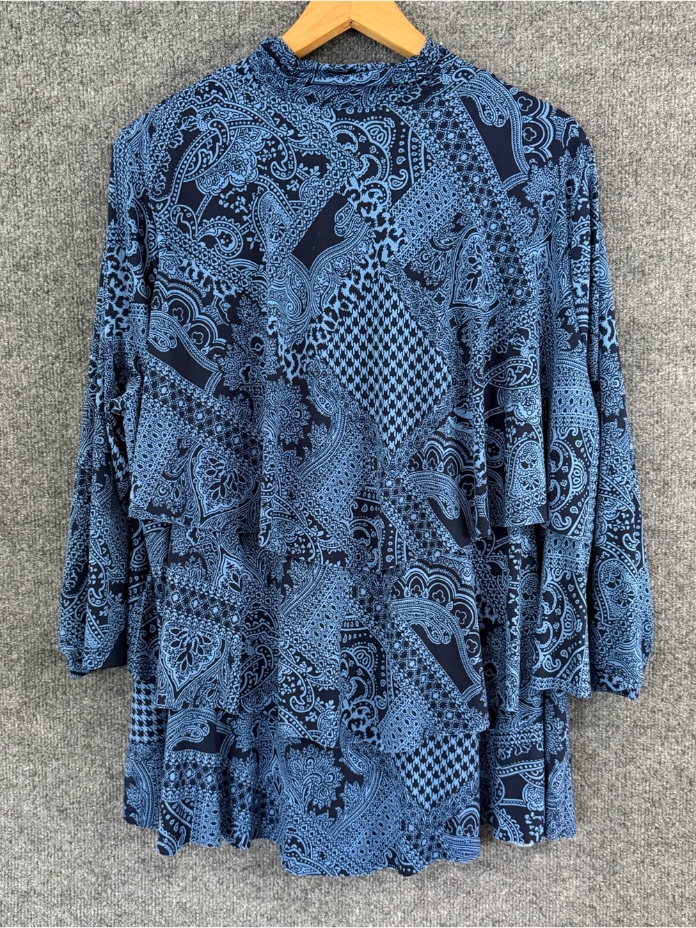 Susan Graver Womens Liquid Knit Paisley Patchwork Top Size XL Tiered Blue Black - Picture 2 of 7